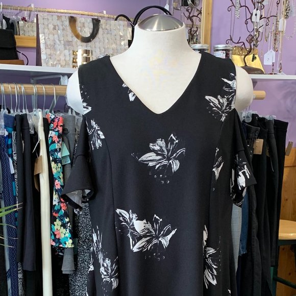 In Every Story Short Sleeved Cold Shoulder Floral Dress - Picture 2 of 7